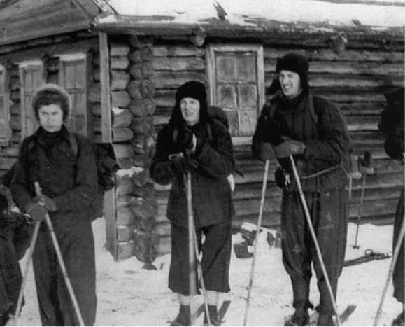 Пассажиры колбасного поезда. Этюды к картине быта российского города. 1917-1991